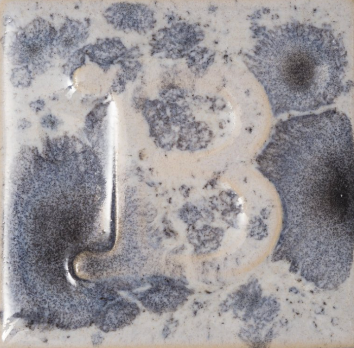 9537 BRANCO MANCHADO PRETO