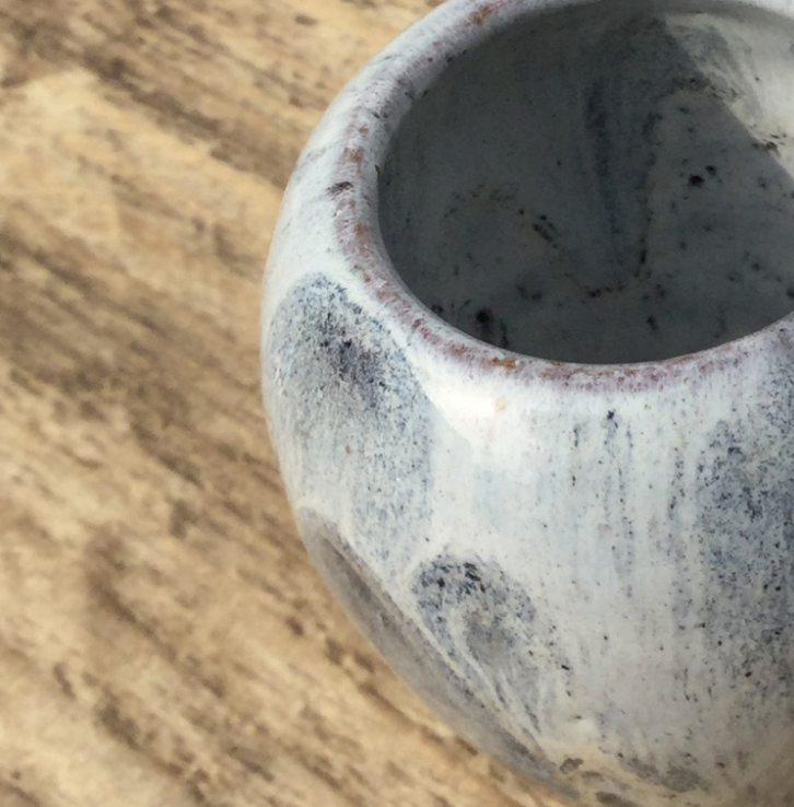 9537 BRANCO MANCHADO PRETO