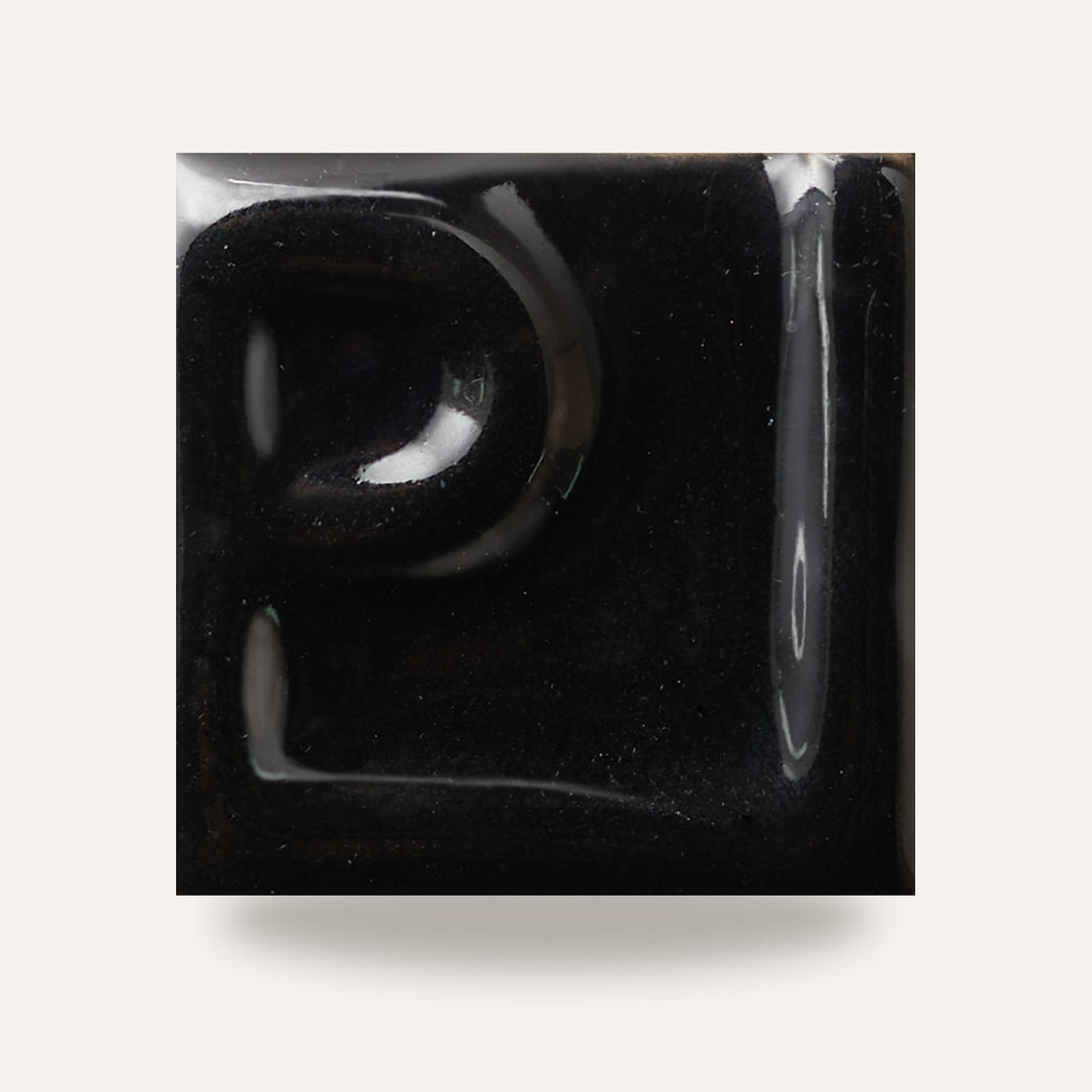 GRES O 10540 NEGRO — amostra cozida